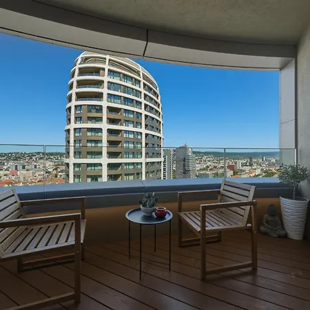 Sky Park Panoramic View 22Nd Floor Free Parking アパート ブラチスラヴァ